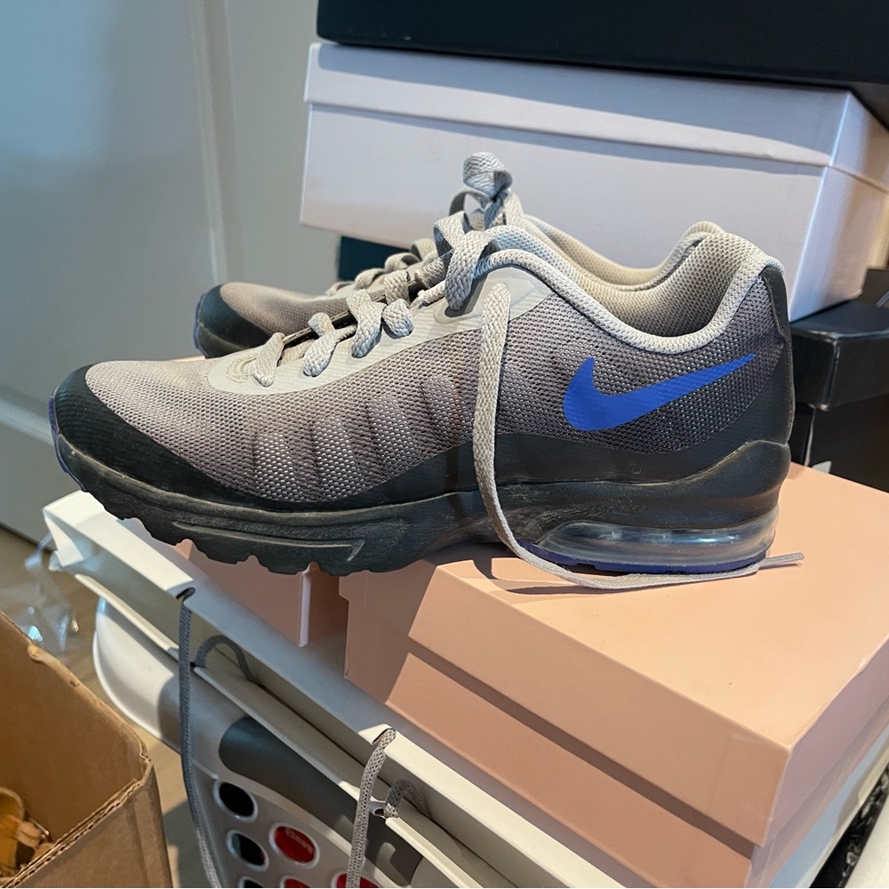 Nike - Picture 4 of 4